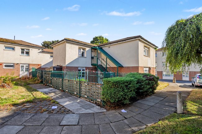 2 Heddon Grove, Hawkshead, Bradford, West Yorkshire, BD5 0TA 7