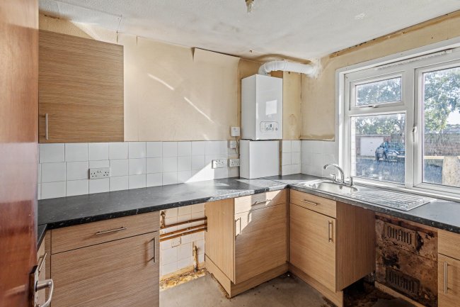 2 Heddon Grove, Hawkshead, Bradford, West Yorkshire, BD5 0TA 7