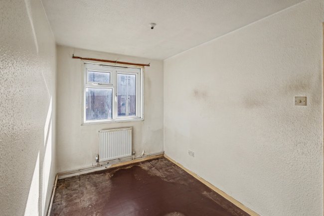 2 Heddon Grove, Hawkshead, Bradford, West Yorkshire, BD5 0TA 7