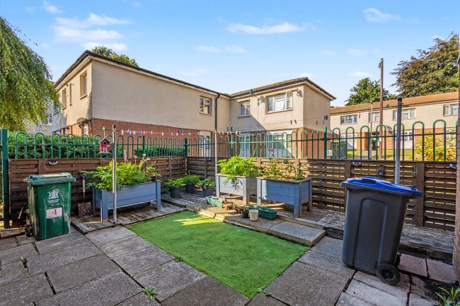 2 Heddon Grove, Hawkshead, Bradford, West Yorkshire, BD5 0TA 7