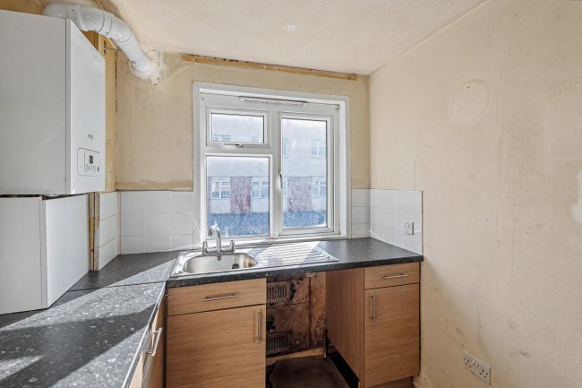 2 Heddon Grove, Hawkshead, Bradford, West Yorkshire, BD5 0TA 7