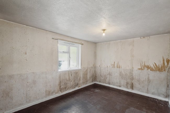 2 Heddon Grove, Hawkshead, Bradford, West Yorkshire, BD5 0TA 7