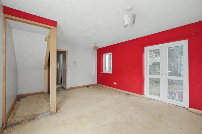 1 Paddock Close, Lydd, Romney Marsh, Kent, TN29 9BT 8