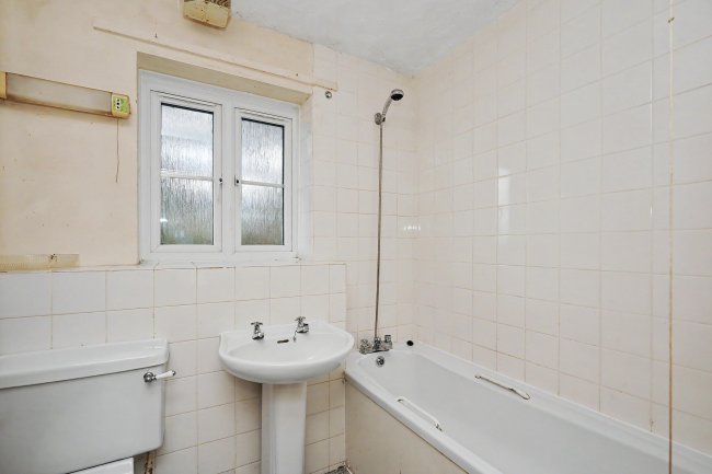 1 Paddock Close, Lydd, Romney Marsh, Kent, TN29 9BT 8
