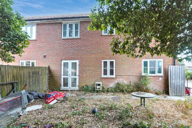 1 Paddock Close, Lydd, Romney Marsh, Kent, TN29 9BT 8