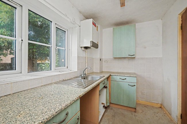 1 Paddock Close, Lydd, Romney Marsh, Kent, TN29 9BT 8