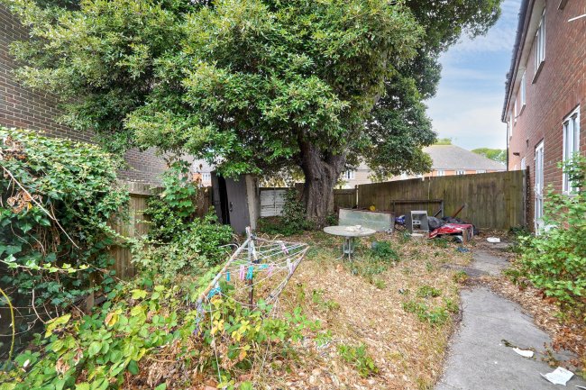 1 Paddock Close, Lydd, Romney Marsh, Kent, TN29 9BT 8