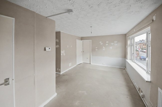 4 Russell Court, St. Neots, Cambridgeshire, PE19 1AZ 6