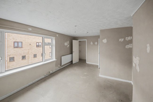 4 Russell Court, St. Neots, Cambridgeshire, PE19 1AZ 6
