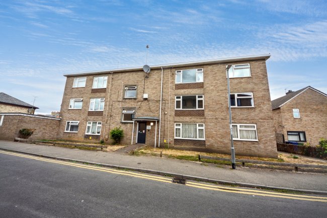 4 Russell Court, St. Neots, Cambridgeshire, PE19 1AZ 6