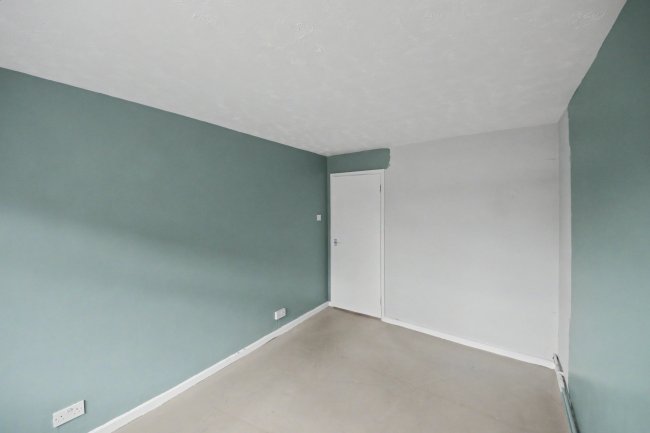 4 Russell Court, St. Neots, Cambridgeshire, PE19 1AZ 6