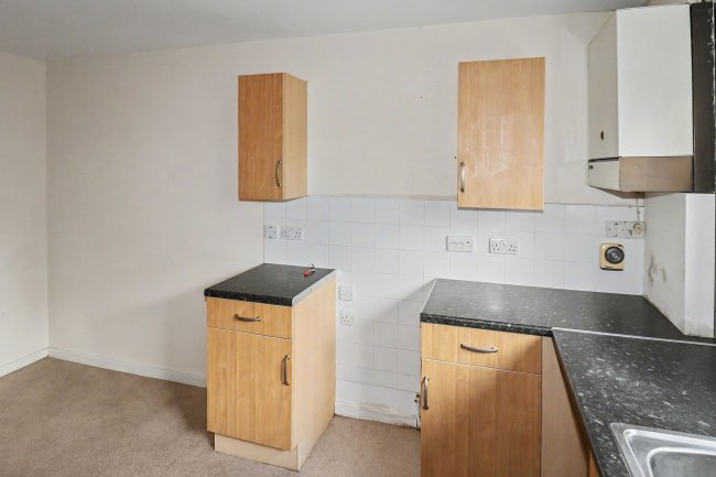 32 Shelley Grove, Bradford, West Yorkshire, BD8 0JZ 8