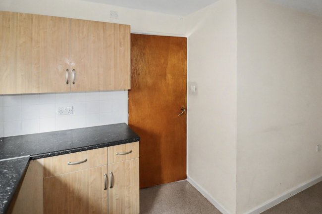 32 Shelley Grove, Bradford, West Yorkshire, BD8 0JZ 8
