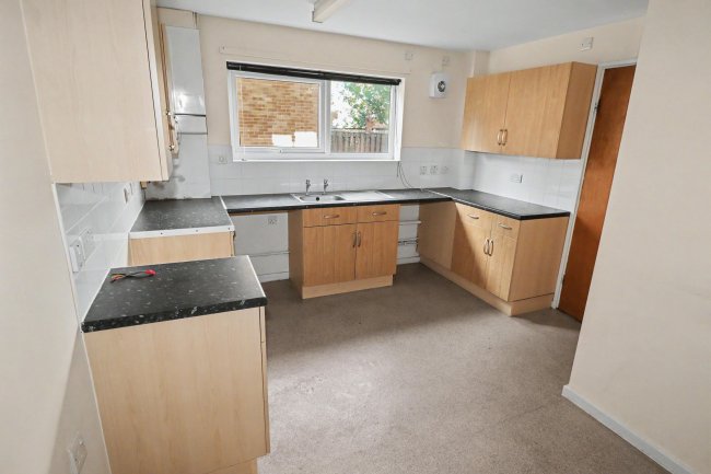 32 Shelley Grove, Bradford, West Yorkshire, BD8 0JZ 8