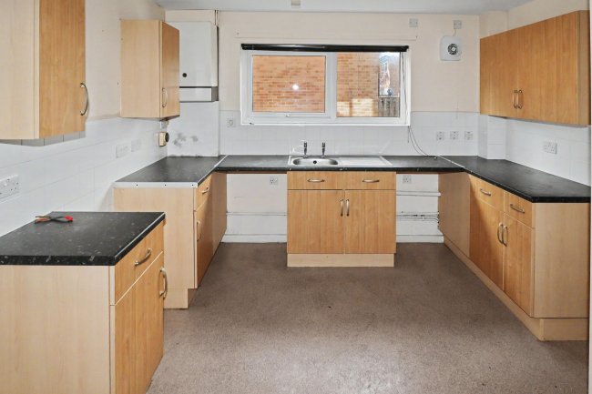 32 Shelley Grove, Bradford, West Yorkshire, BD8 0JZ 8