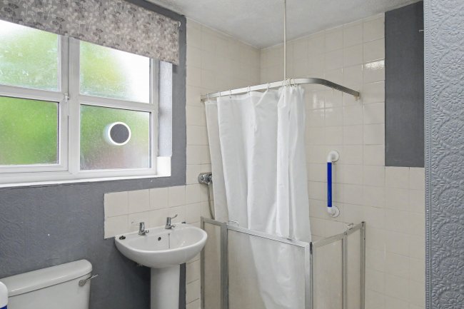 378 Endike Lane, North Hull Estate, Hull, HU6 8AA 9