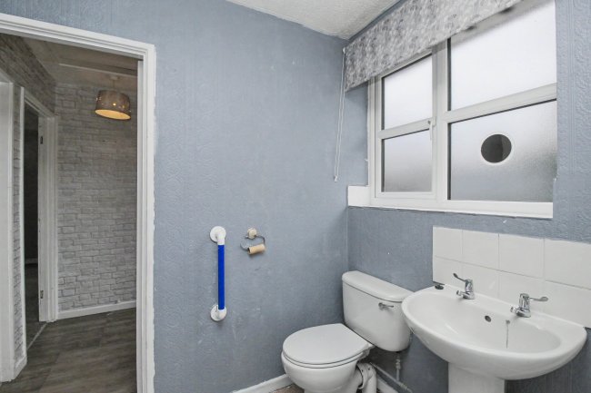 378 Endike Lane, North Hull Estate, Hull, HU6 8AA 9