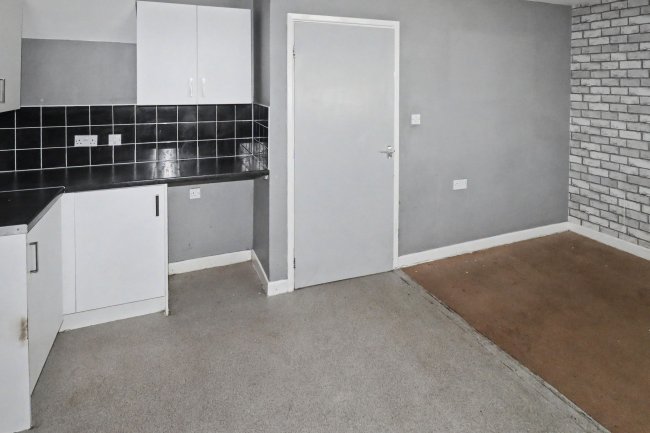 15 Hebble Brook Close, Mixenden, Halifax, West Yorkshire, HX2 8UJ 2