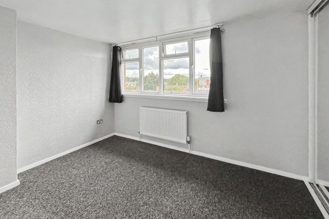 242 Longheath Gardens, Croydon CR0 7TY 1