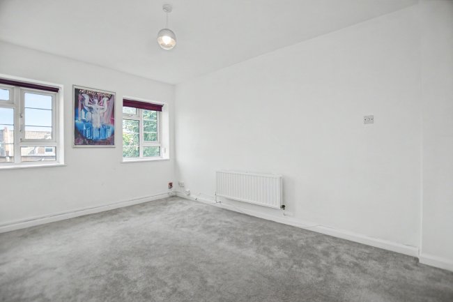 18 Halliwell Court, Barry Road, East Dulwich, London SE22 0HS 3