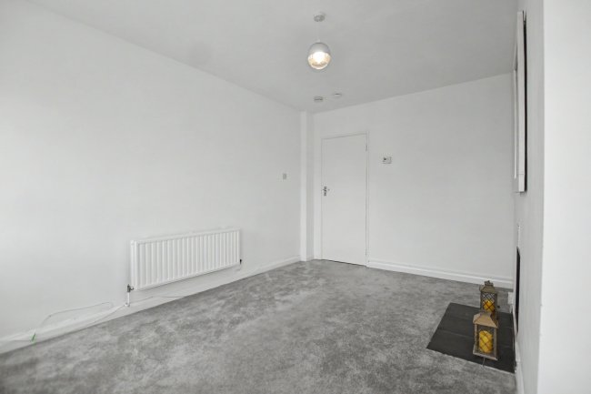 18 Halliwell Court, Barry Road, East Dulwich, London SE22 0HS 3