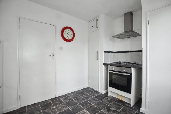 18 Halliwell Court, Barry Road, East Dulwich, London SE22 0HS 3