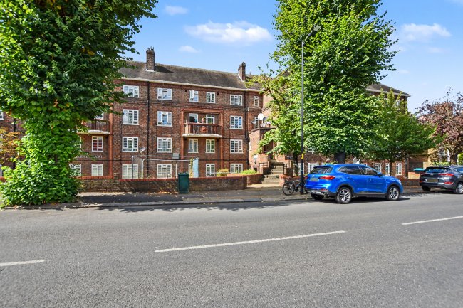 18 Halliwell Court, Barry Road, East Dulwich, London SE22 0HS 3