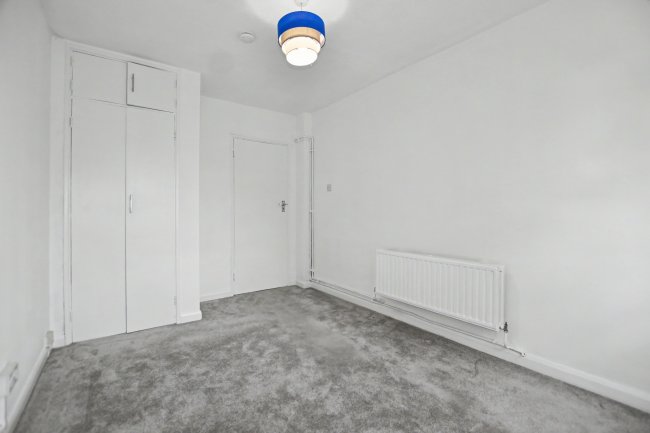 18 Halliwell Court, Barry Road, East Dulwich, London SE22 0HS 3
