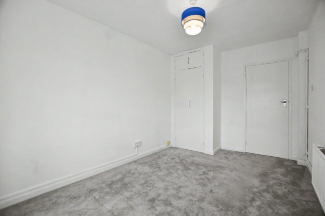 18 Halliwell Court, Barry Road, East Dulwich, London SE22 0HS 3