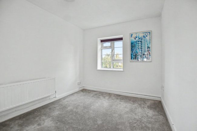 18 Halliwell Court, Barry Road, East Dulwich, London SE22 0HS 3