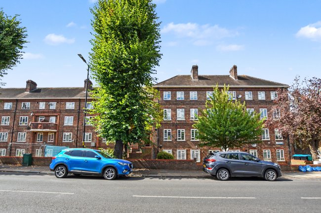 18 Halliwell Court, Barry Road, East Dulwich, London SE22 0HS 3