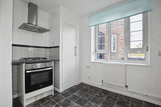 18 Halliwell Court, Barry Road, East Dulwich, London SE22 0HS 3