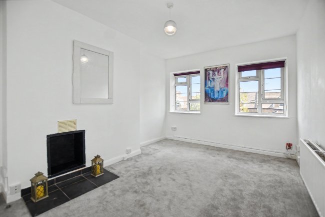 18 Halliwell Court, Barry Road, East Dulwich, London SE22 0HS 3