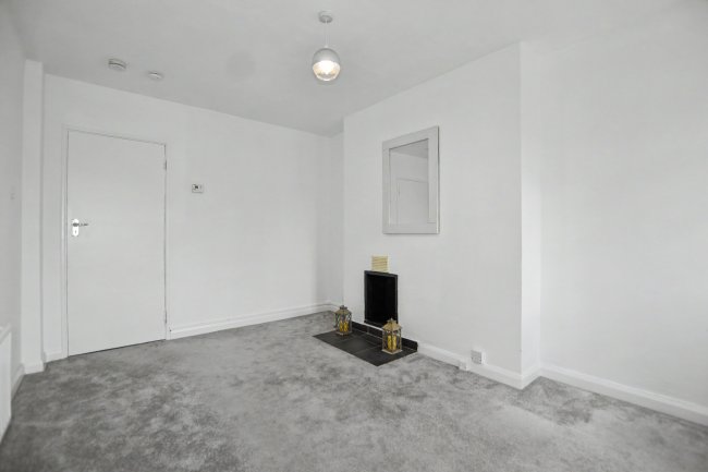 18 Halliwell Court, Barry Road, East Dulwich, London SE22 0HS 3