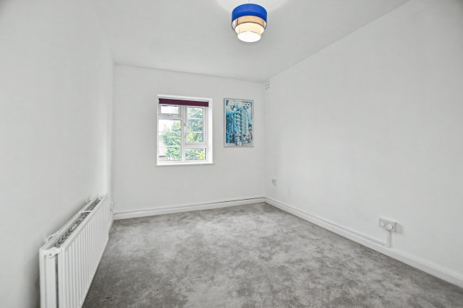 18 Halliwell Court, Barry Road, East Dulwich, London SE22 0HS 3