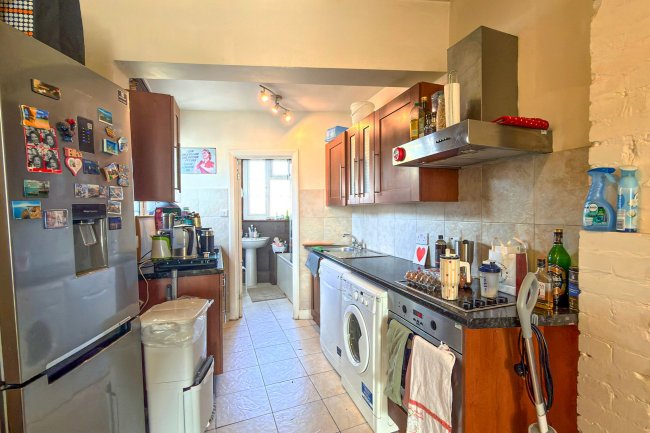 162 & 164 Central Rd, Worcester Park, KT4 8HQ 3