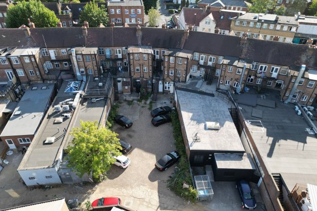 162 & 164 Central Rd, Worcester Park, KT4 8HQ 3