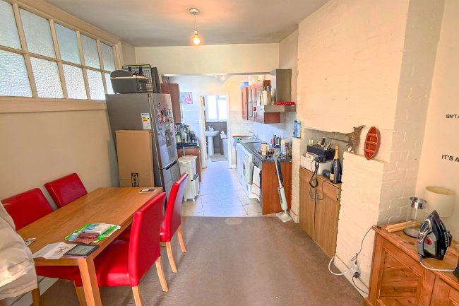 162 & 164 Central Rd, Worcester Park, KT4 8HQ 3