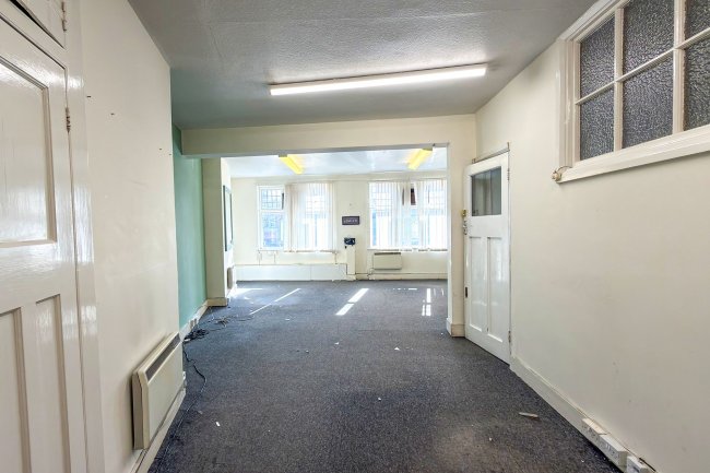 162 & 164 Central Rd, Worcester Park, KT4 8HQ 3
