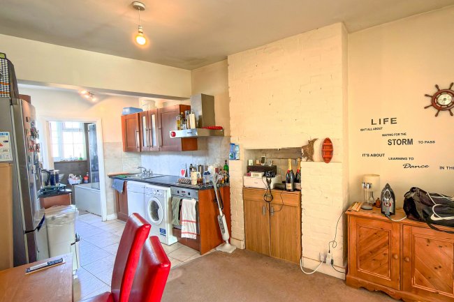 162 & 164 Central Rd, Worcester Park, KT4 8HQ 3