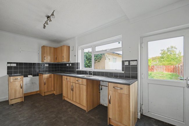 15 Abberd Way, Calne, Wiltshire, SN11 8BB 8