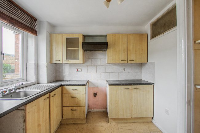 10 Liden Close, Walthamstow, London, E17 8HQ 1