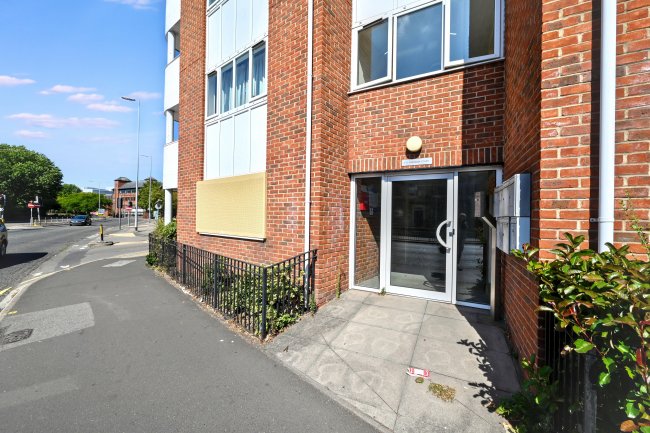 Flat 1 Kings Oak Court, RG1 4PX 1