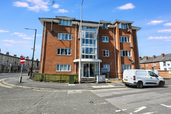 Flat 1 Kings Oak Court, RG1 4PX 1