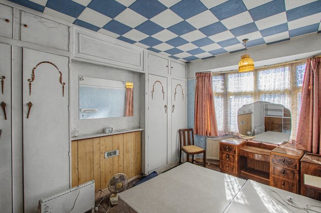 6 Grove Gardens, Enfield, EN3 5PG 4