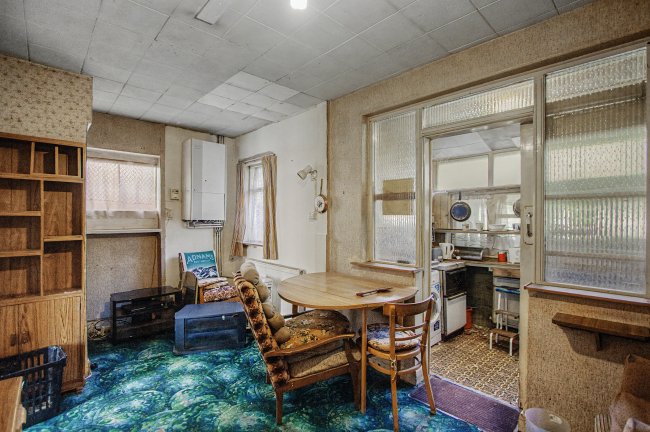 6 Grove Gardens, Enfield, EN3 5PG 4