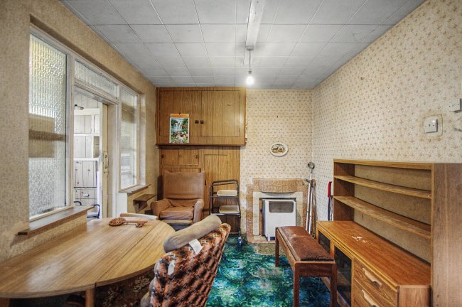 6 Grove Gardens, Enfield, EN3 5PG 4