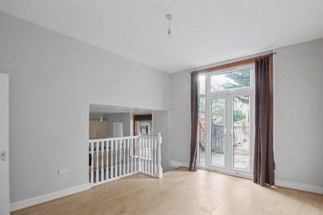Flats 1 & 2, 3 Scotts Road, Leyton, London, E10 6LN 8