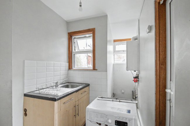 Flats 1 & 2, 3 Scotts Road, Leyton, London, E10 6LN 8