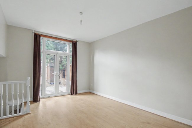 Flats 1 & 2, 3 Scotts Road, Leyton, London, E10 6LN 8